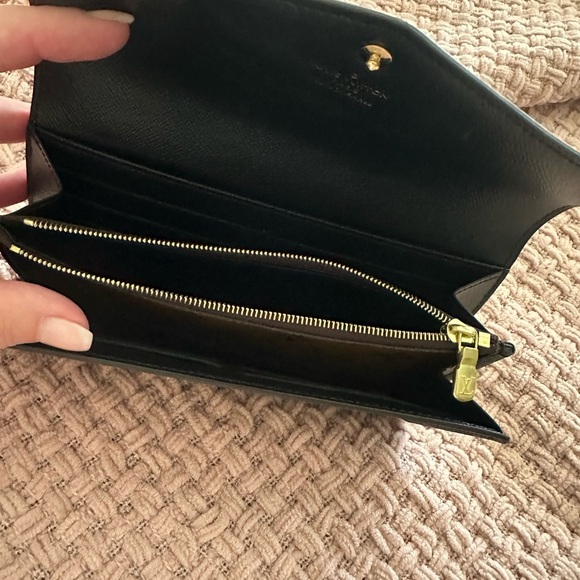 EUC Sarah Reverse Monogram wallet.  Giftable - Picture 6 of 10